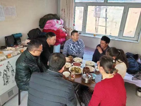 鄂伦春大杨树镇邵宏君带着感情去扶贫