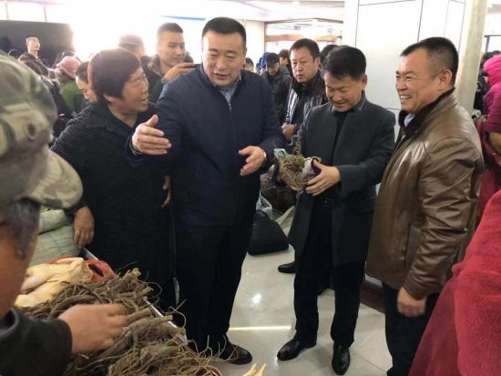 鄂伦春大杨树镇邵宏君带着感情去扶贫